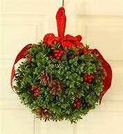 Kissing Ball Boxwood - In store pickup only