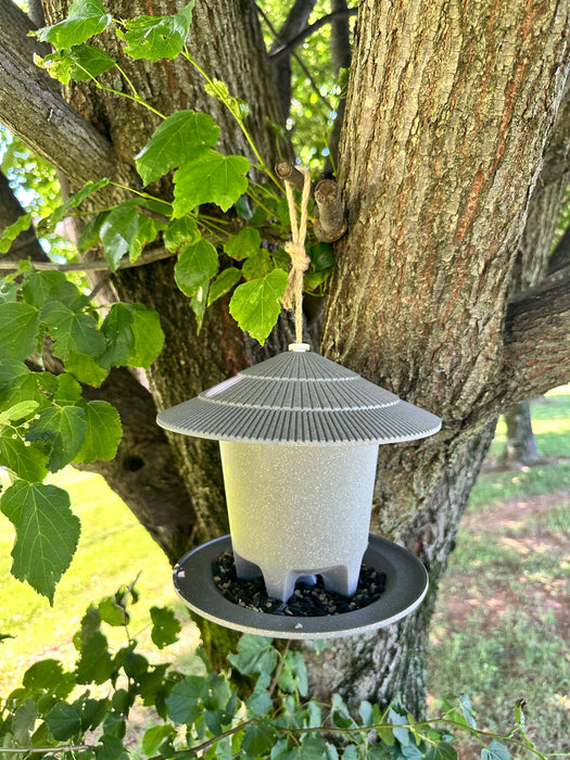 Deluxe Round Bird Feeder - Straw