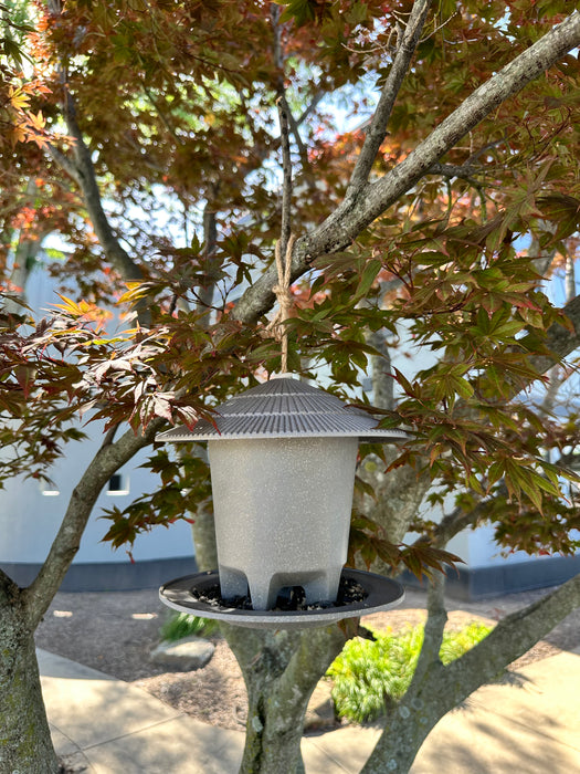 Deluxe Round Bird Feeder - Straw